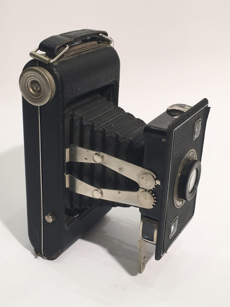 كاميرا كوداك جيفي Six-20 Series II القابلة للطي مع عدسة Twindar بين عامي 1937  و1942